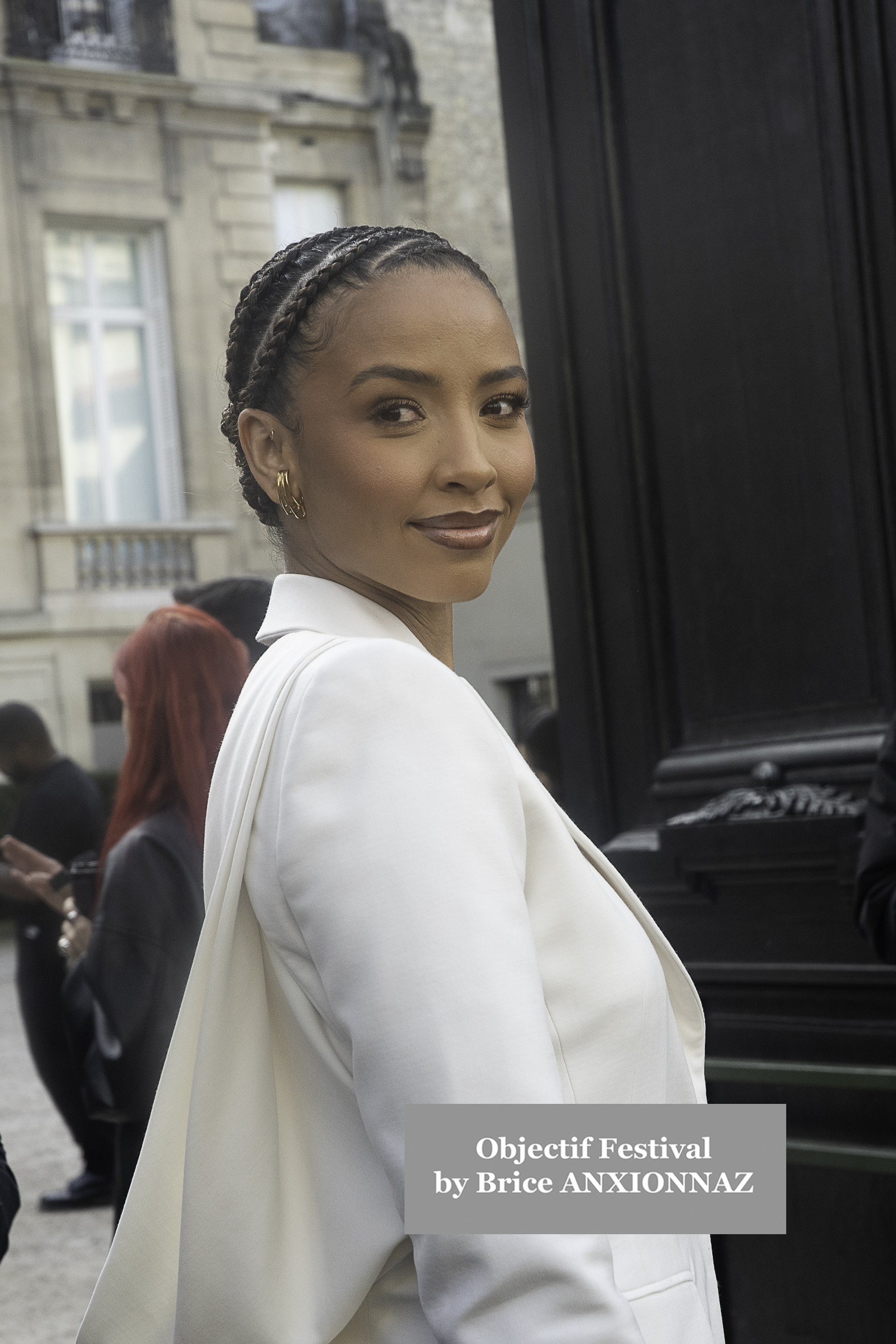 Photo streetstyle de Leonie Hanne - Model Streetstyle photos of guest arrivals at the Nina Ricci show lors du défilé Nina Ricci Spring 2025 à Streetstyle-photos-of-guest-arrivals-at-the-Nina-Ricci-show, Paris Fashion Week le 7 March 2025 par Brice ANXIONNAZ (Objectif Festival)